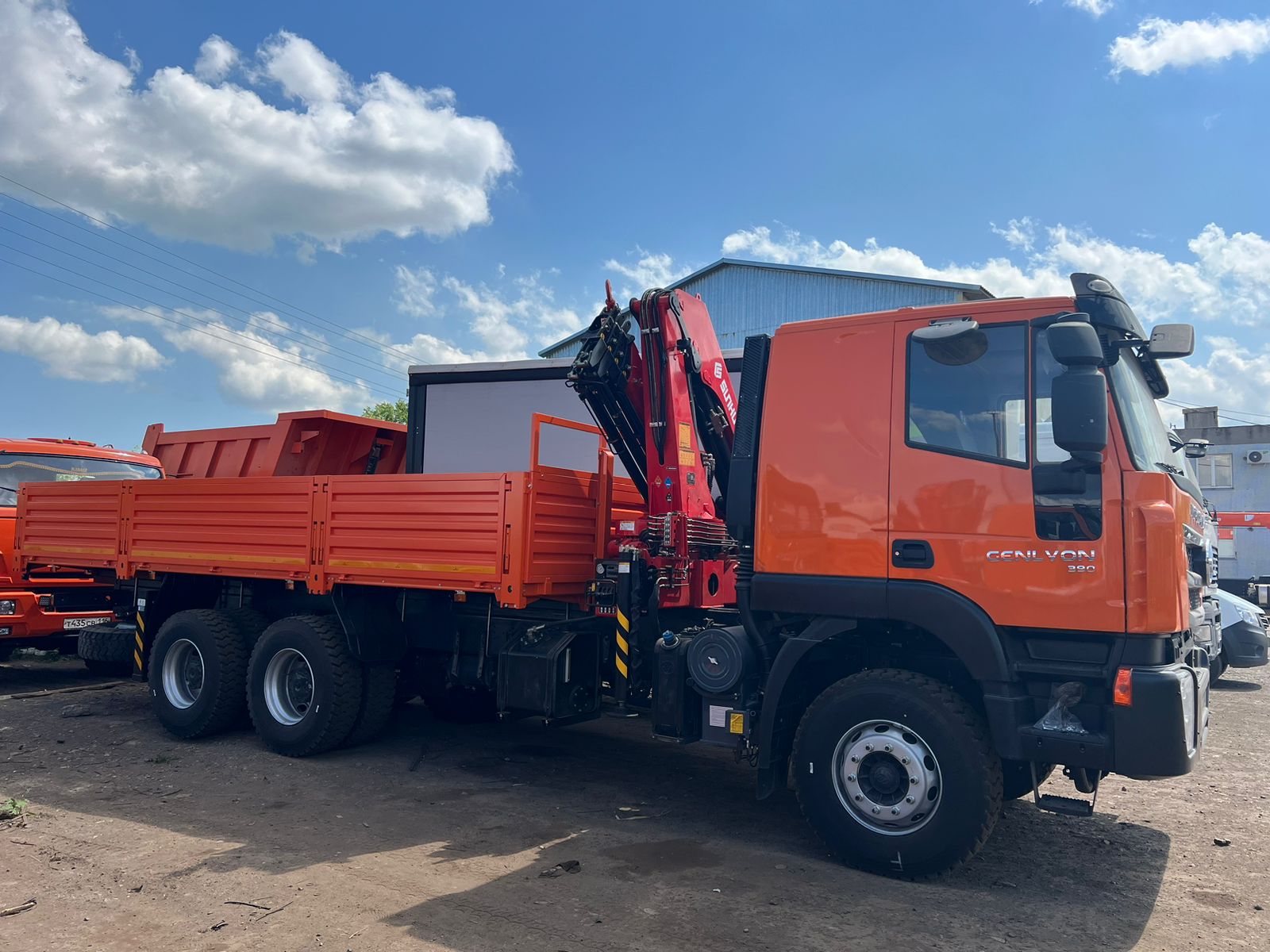 Бортовой IVECO-Hongyan C500 с КМУ SUNHUNK K168